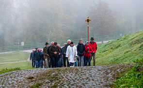 Wallfahrt trifft Kirtag: Seit Jahren finden in Adlwang an den ersten drei Wochenenden im Oktober die „Goldenen Samstagnächte“ statt .Foto Jack Haijes
