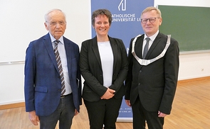 V. l.: : O. Univ.-Prof. DDr. Paul Michael Zulehner (Wien), Univ.-Prof.in Dr.in Klara-Antonia Csiszar, Rektor Univ.-Prof. Dr. Christoph Niemand