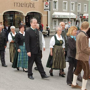 Trachtensonntag mit Ehejubilaren
