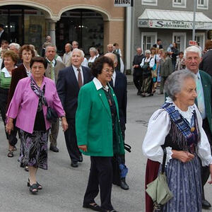 Trachtensonntag mit Ehejubilaren